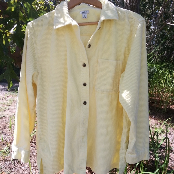 L.L. Bean Tops - L.L.BEAN...Button-down... Corduroy..Size Large